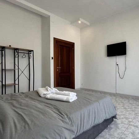 Corso Novara - 8 Posti Letto E Self Check-In Vicino La Stazione Centrale Di Napoli Ngoại thất bức ảnh