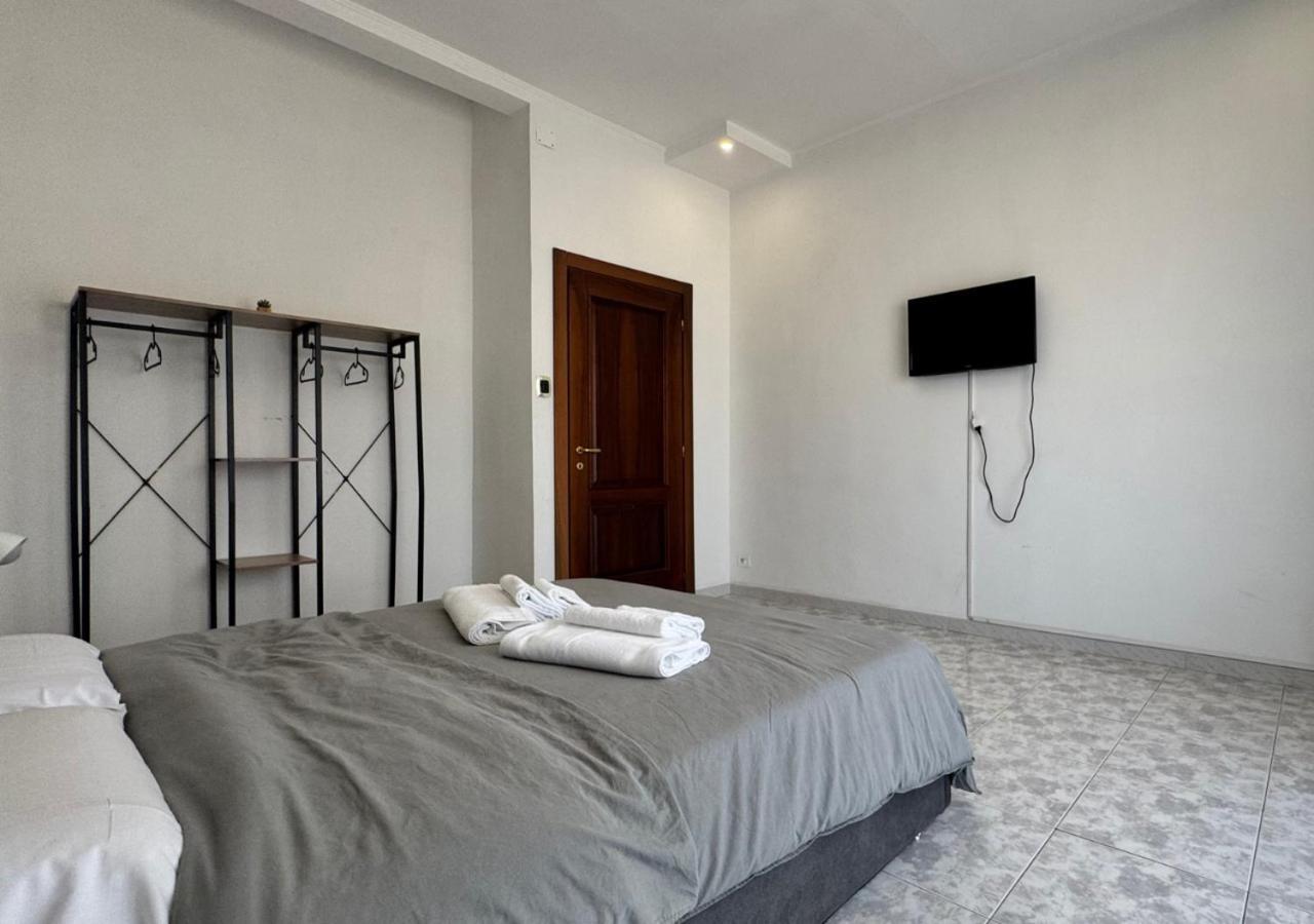 Corso Novara - 8 Posti Letto E Self Check-In Vicino La Stazione Centrale Di Napoli Ngoại thất bức ảnh