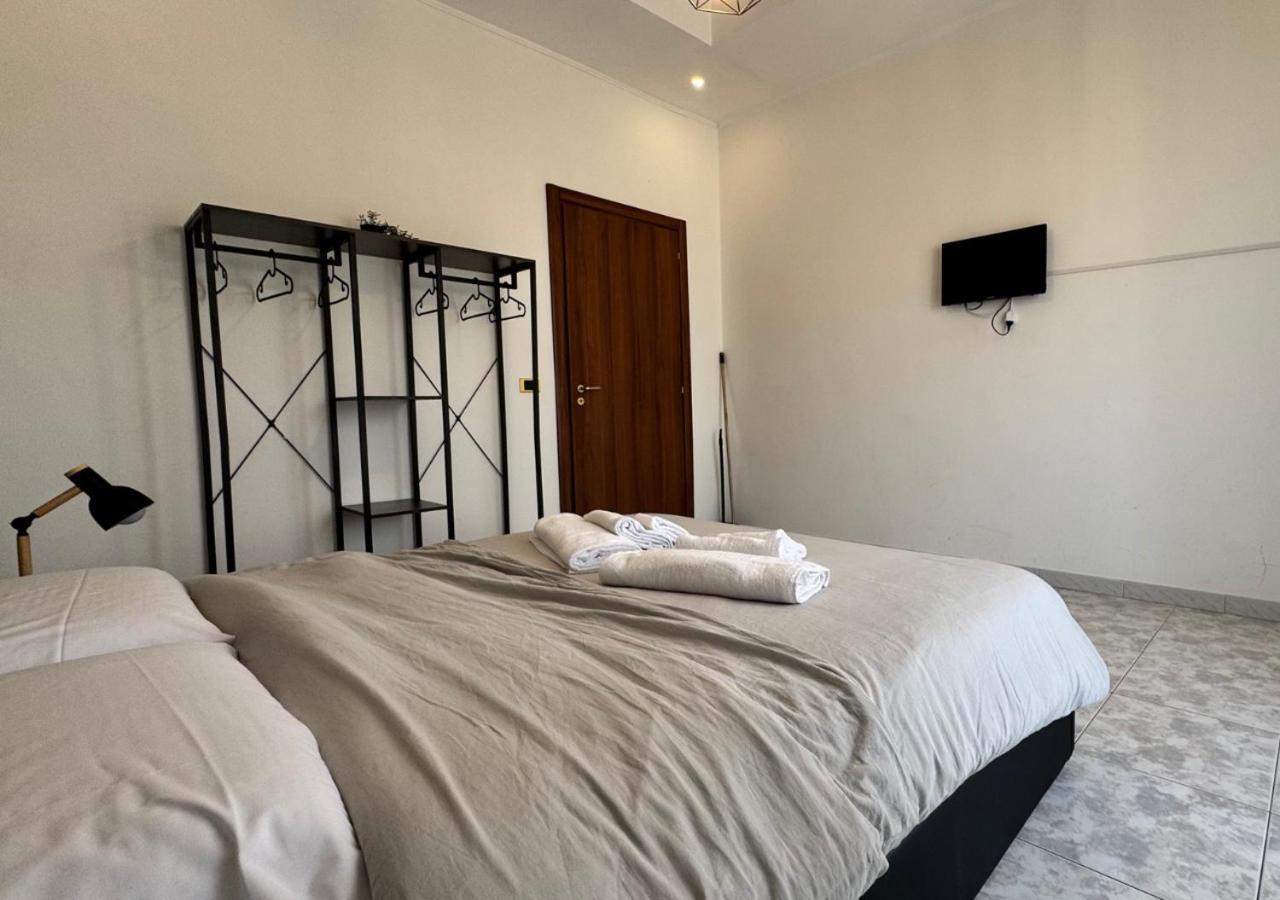 Corso Novara - 8 Posti Letto E Self Check-In Vicino La Stazione Centrale Di Napoli Ngoại thất bức ảnh